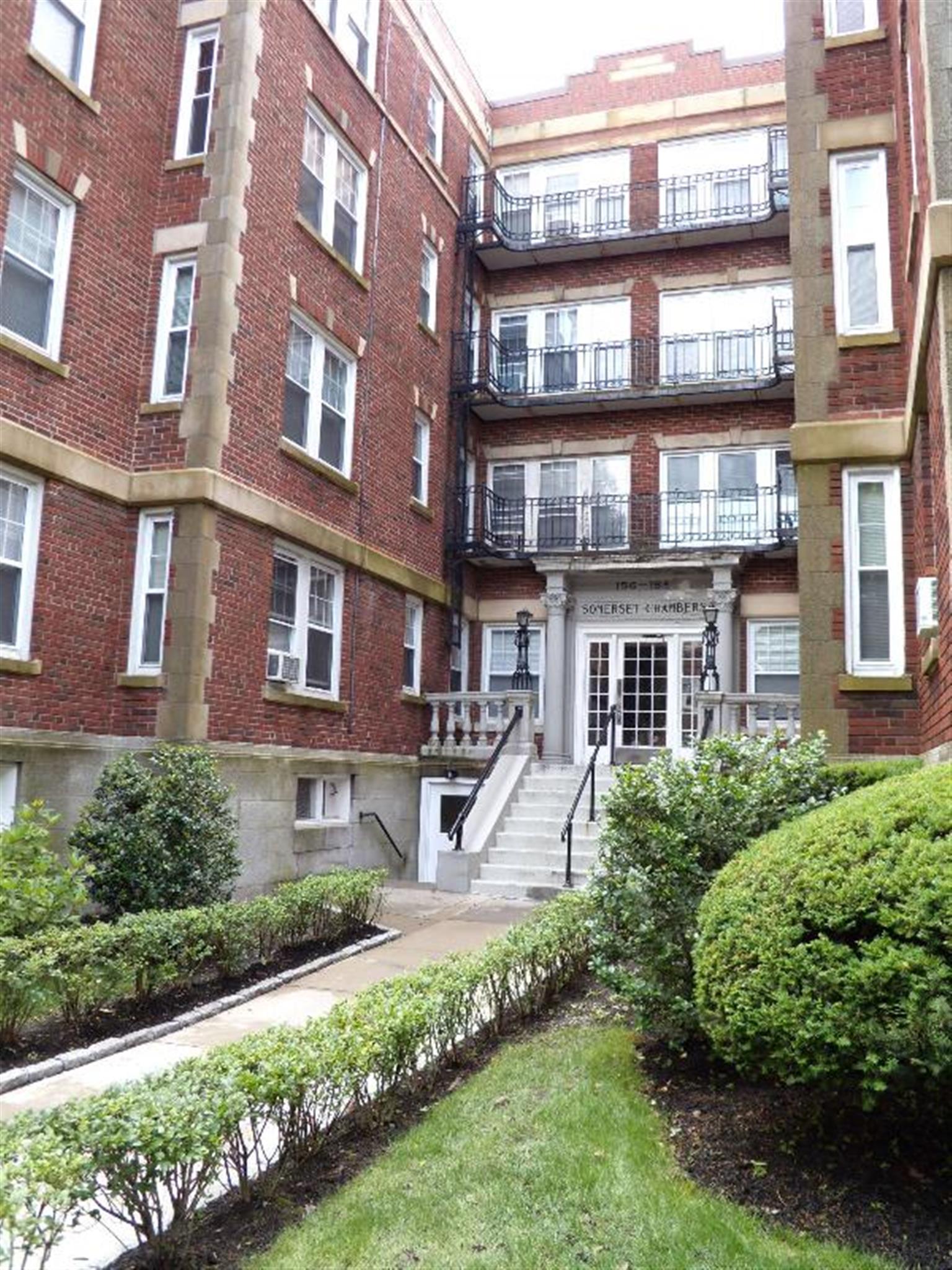1 bed, 1 bath apartment for rent at 156 Summer St Unit 105, Spring Hill