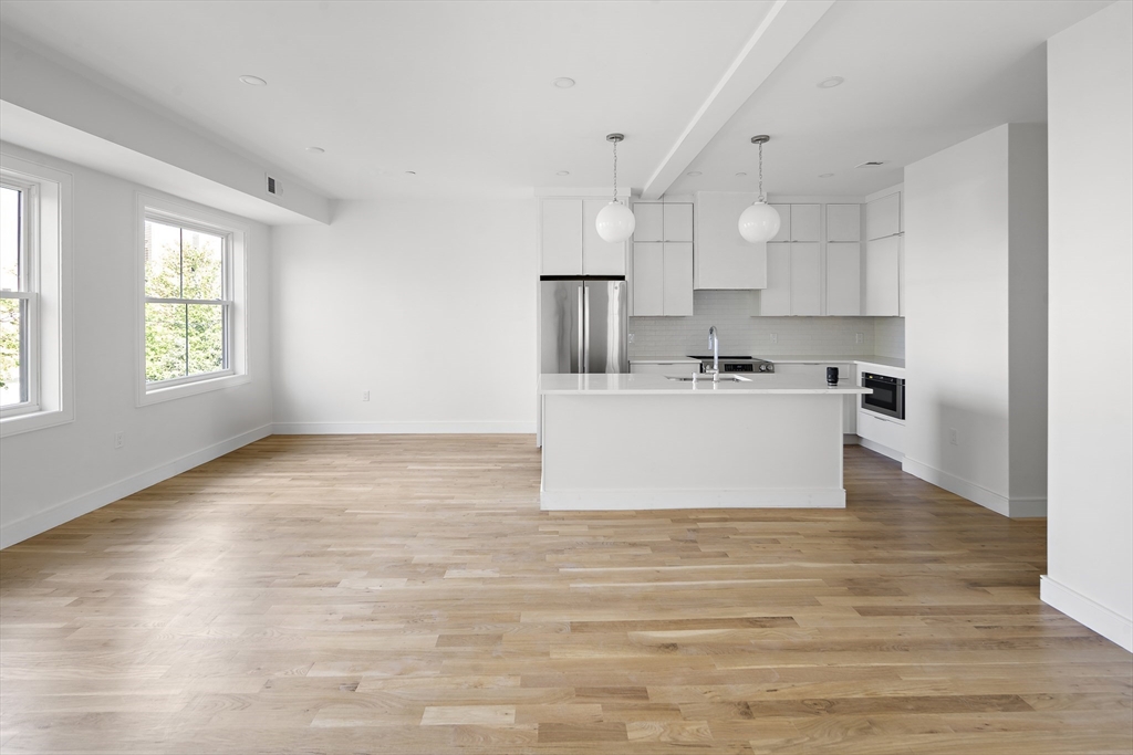 298 Maverick St, East Boston