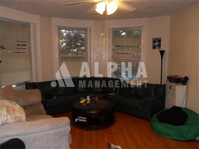 3 bed, 1 bath apartment for rent at 1232 Beacon St Unit 4, North Brookline — photo 5 of 10