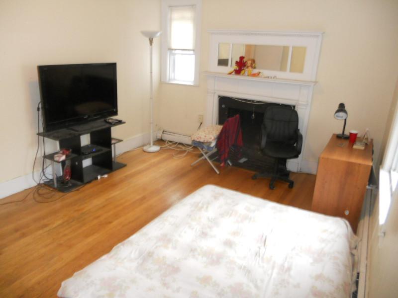 2 Ashford Ct, Allston