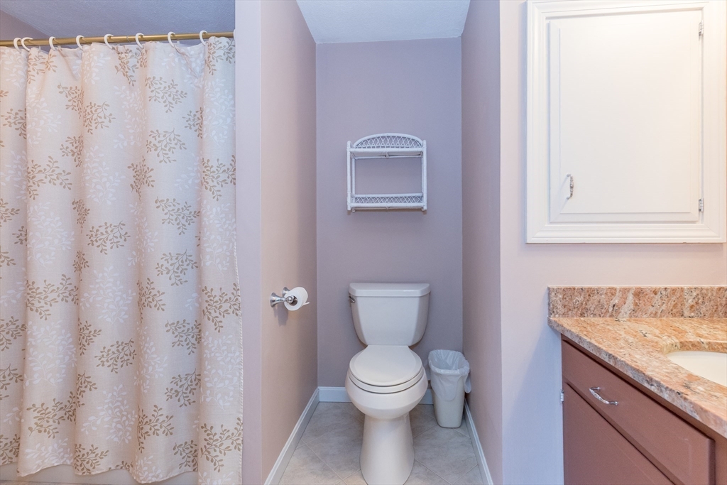 55 Prescott Dr, Chelmsford