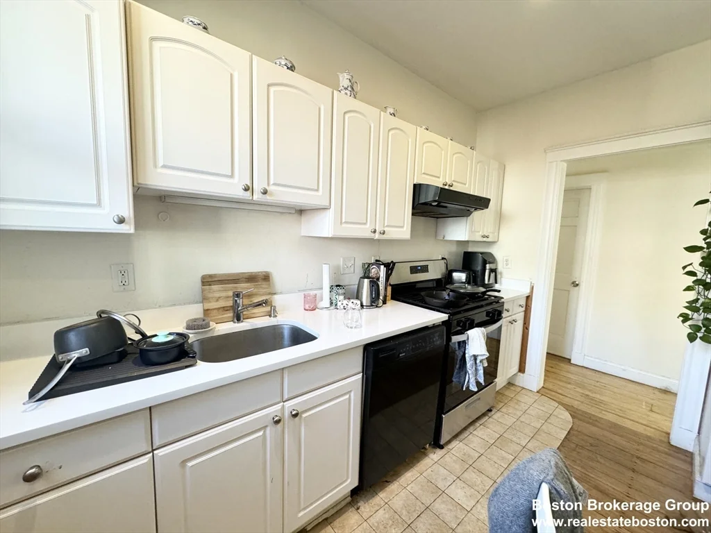 37 Hillside St, Mission Hill