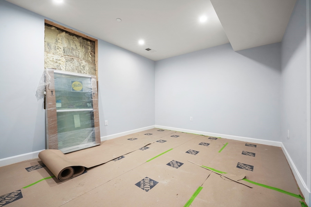 71 Old Harbor St, South Boston