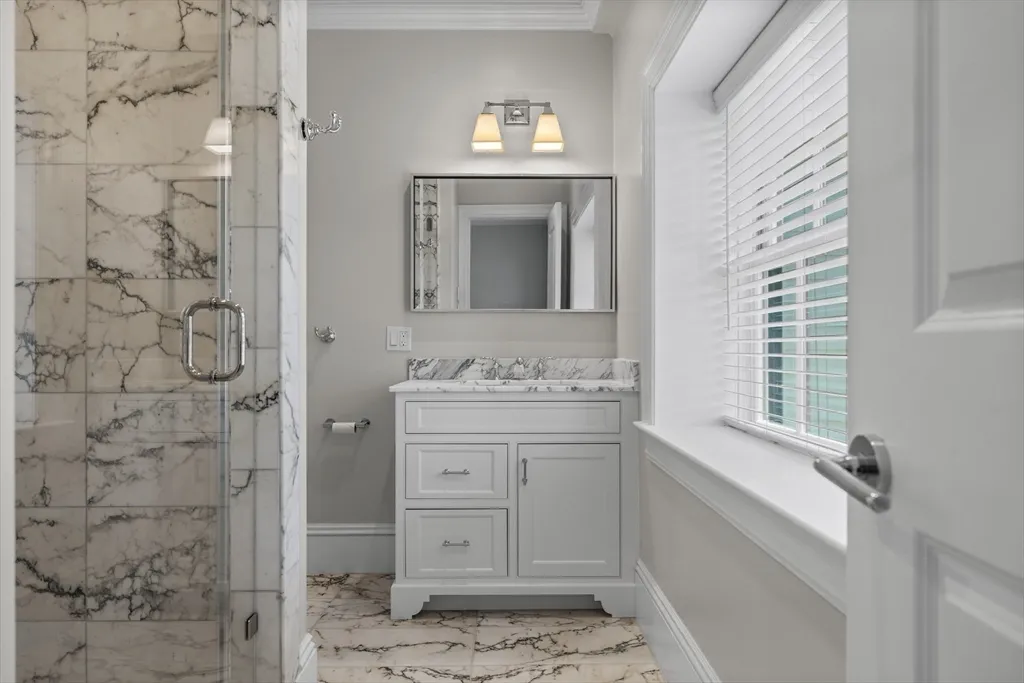 53 Heather Ln, Needham