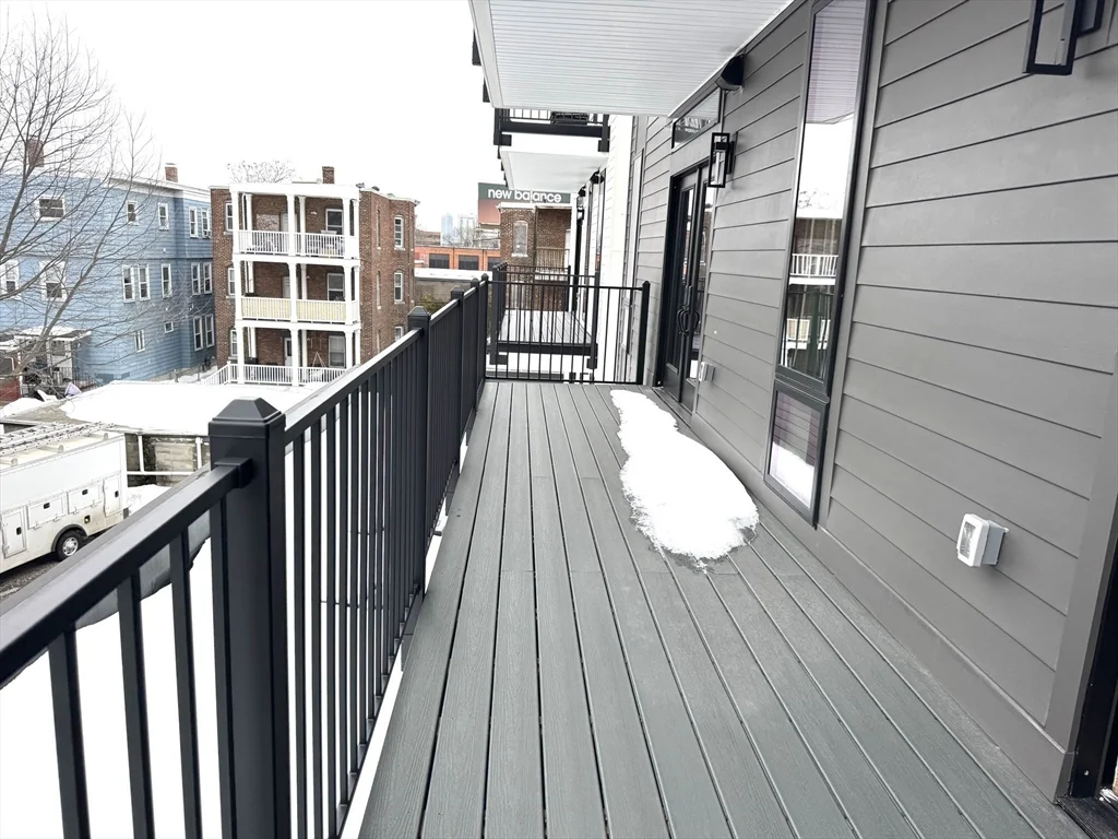 100 Lincoln, Brighton