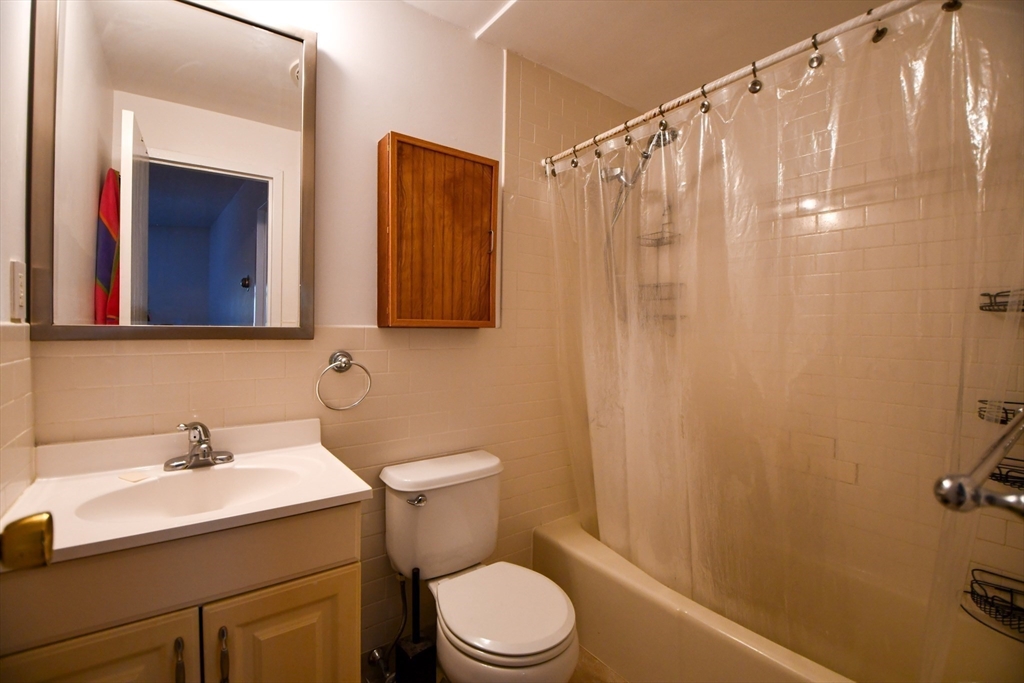 386 Commercial St, North End