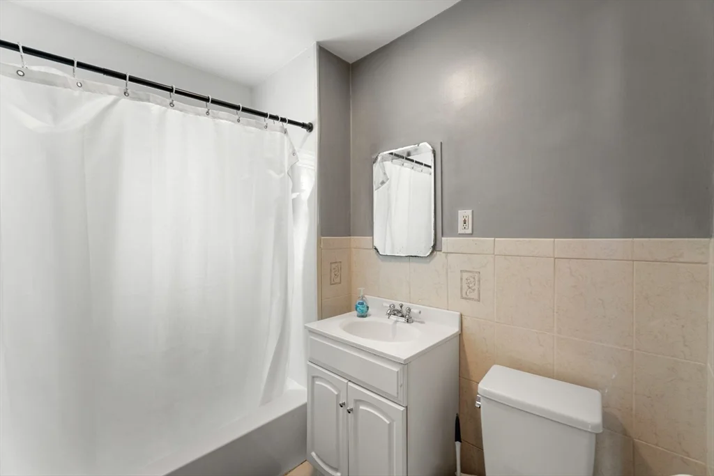 25 Dartmouth St, East Watertown