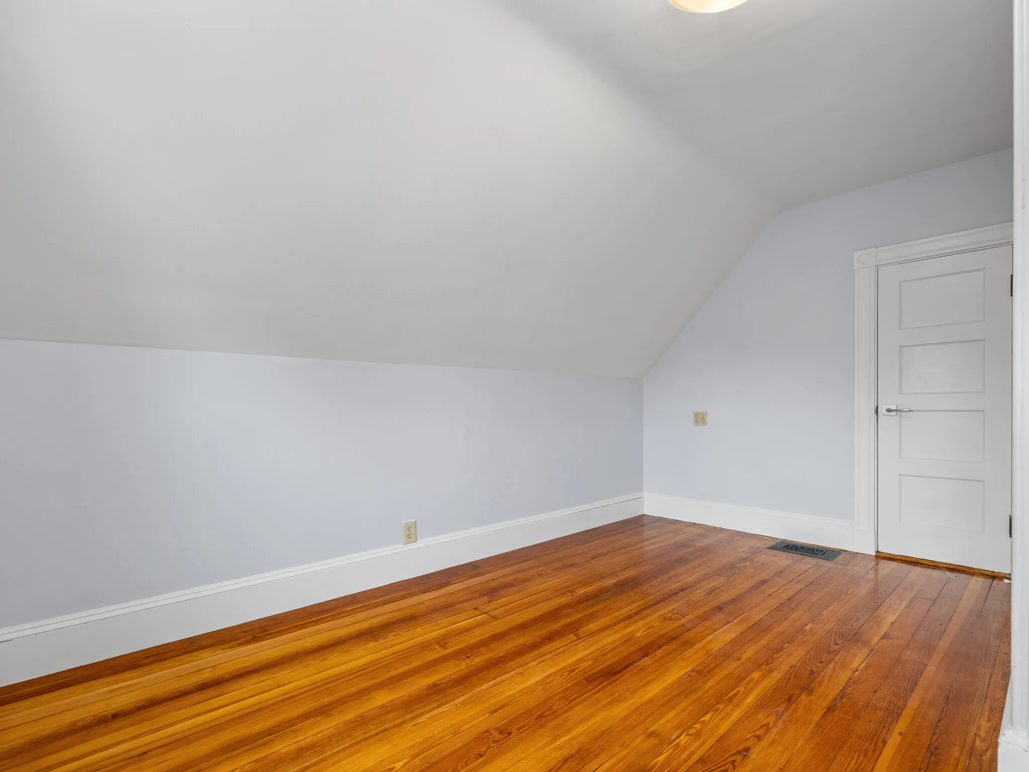 57 Hawthorne St, Davis Square