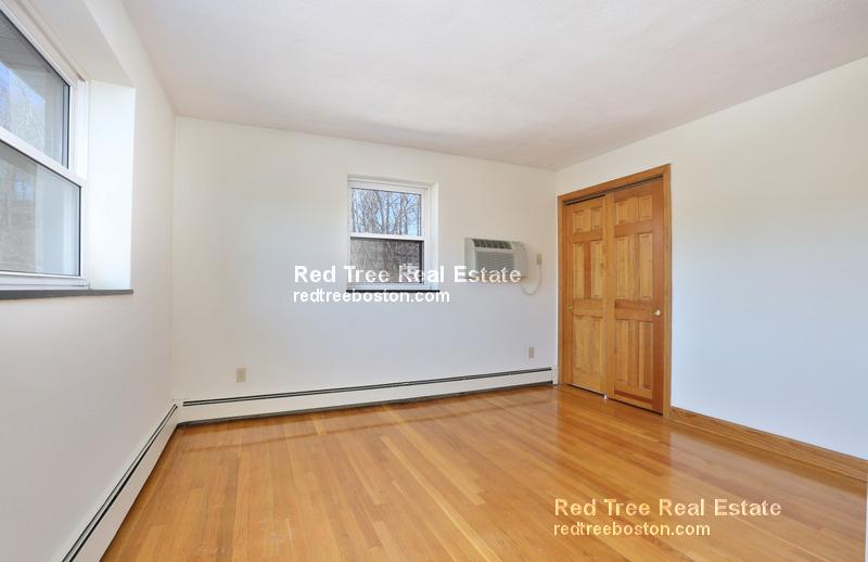 266 Grove St, Auburndale