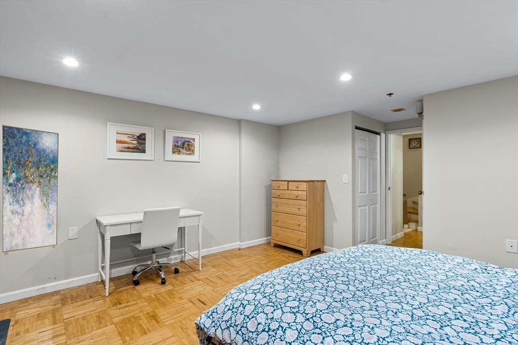 357 Commercial St, North End