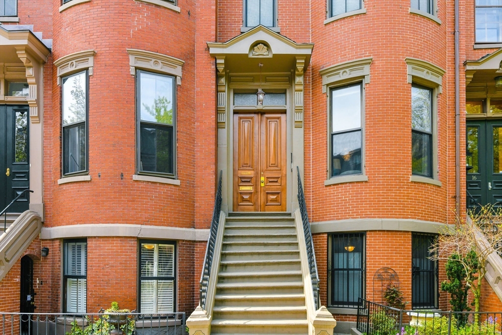 14 Braddock Park, South End