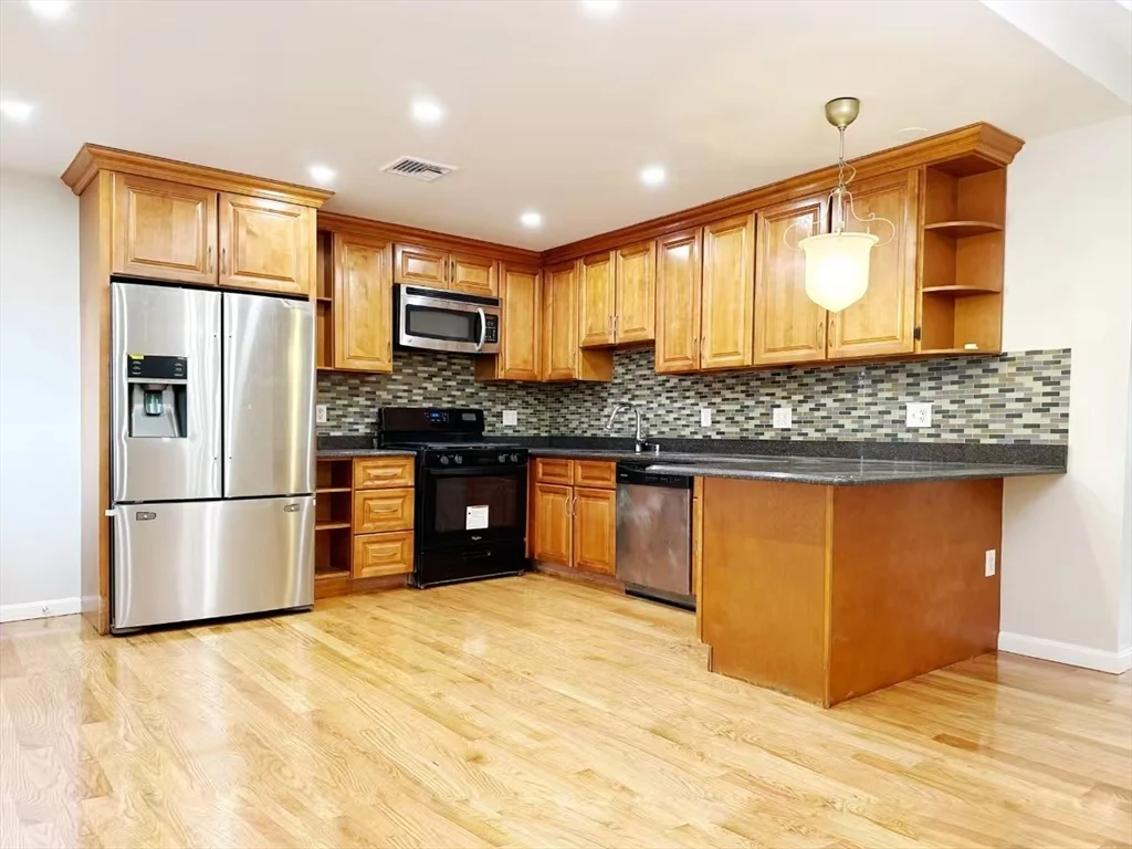 90 George St, Roxbury