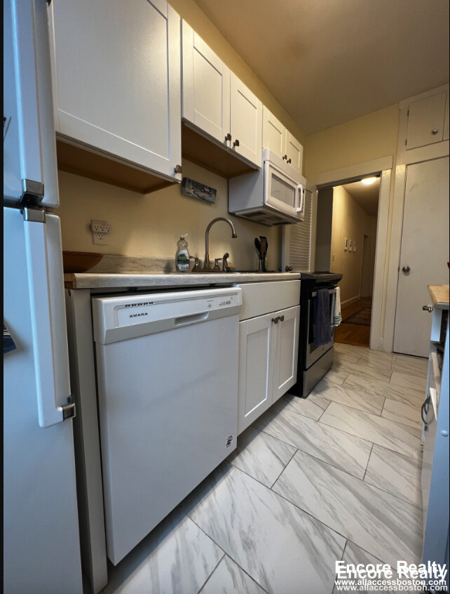 33 Stearns Rd, Coolidge Corner