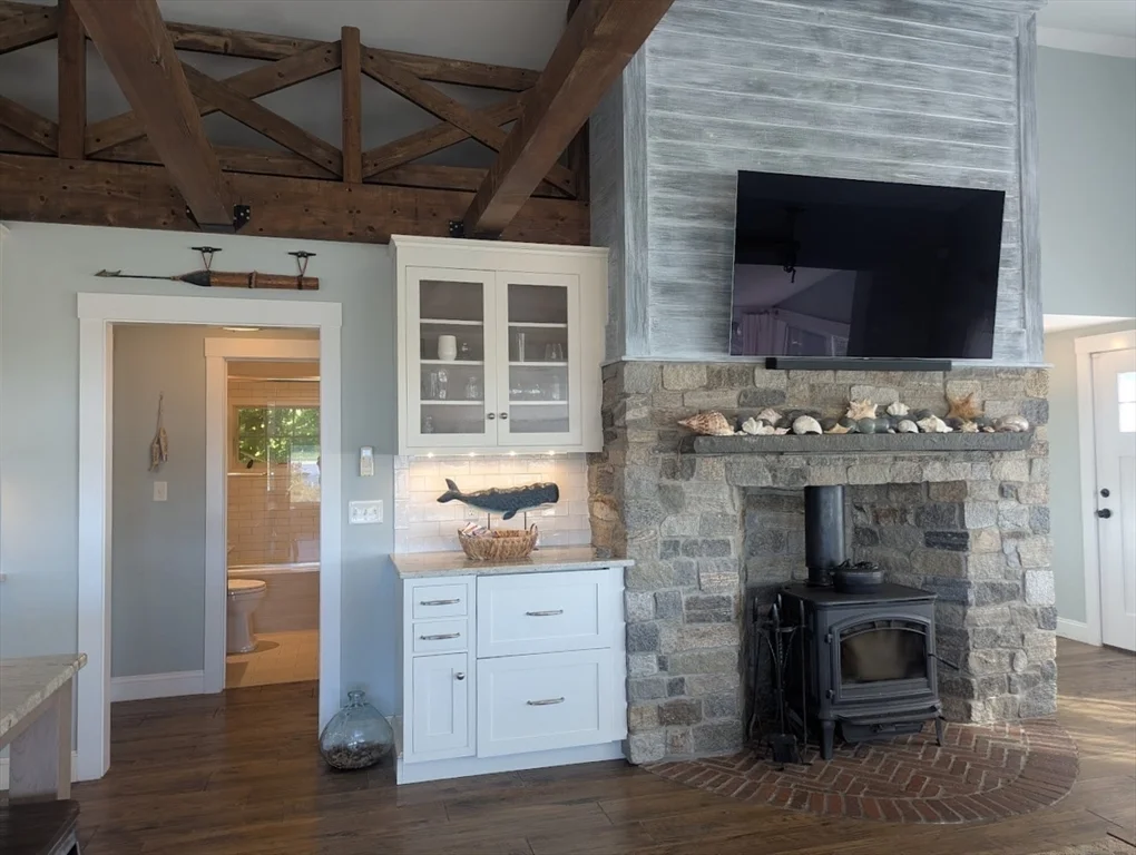 37 River Rd, Little Neck