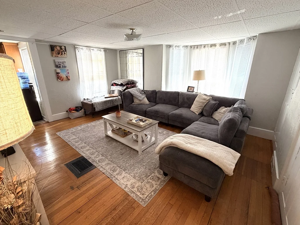 75 Lincoln St, Waltham