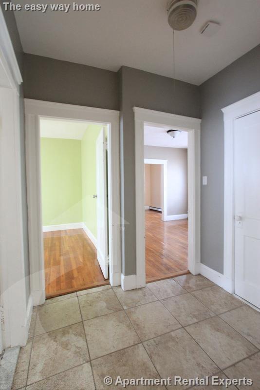 23-25 Bonner Ave, Tufts