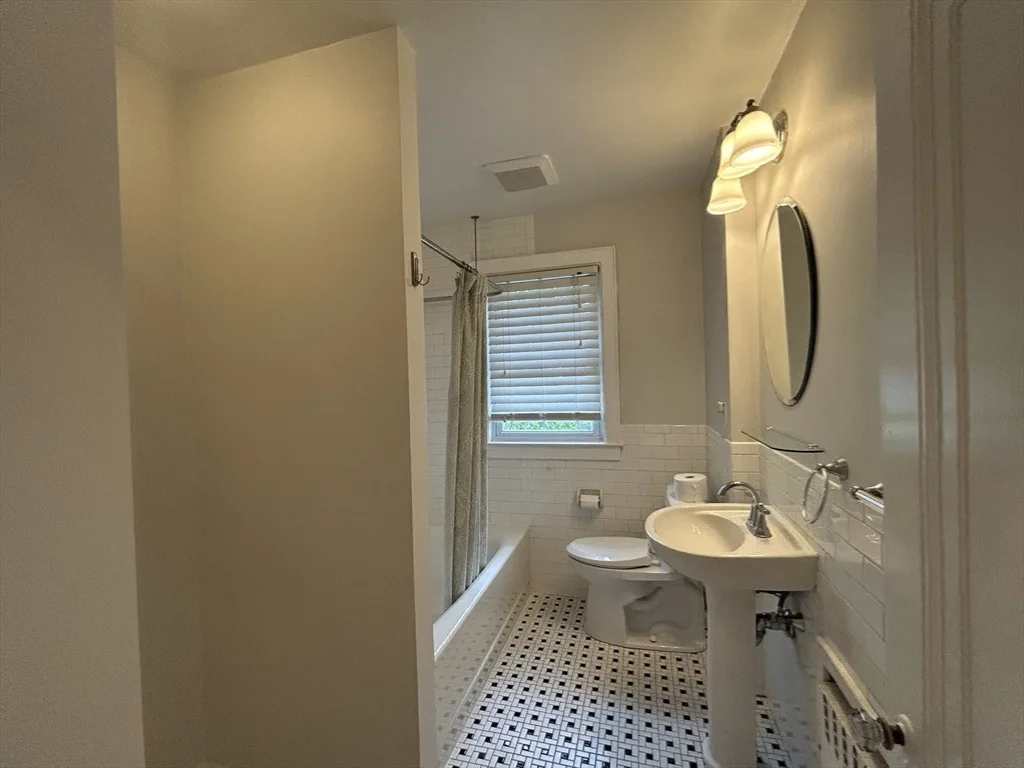 4 Harvard Rd, Belmont