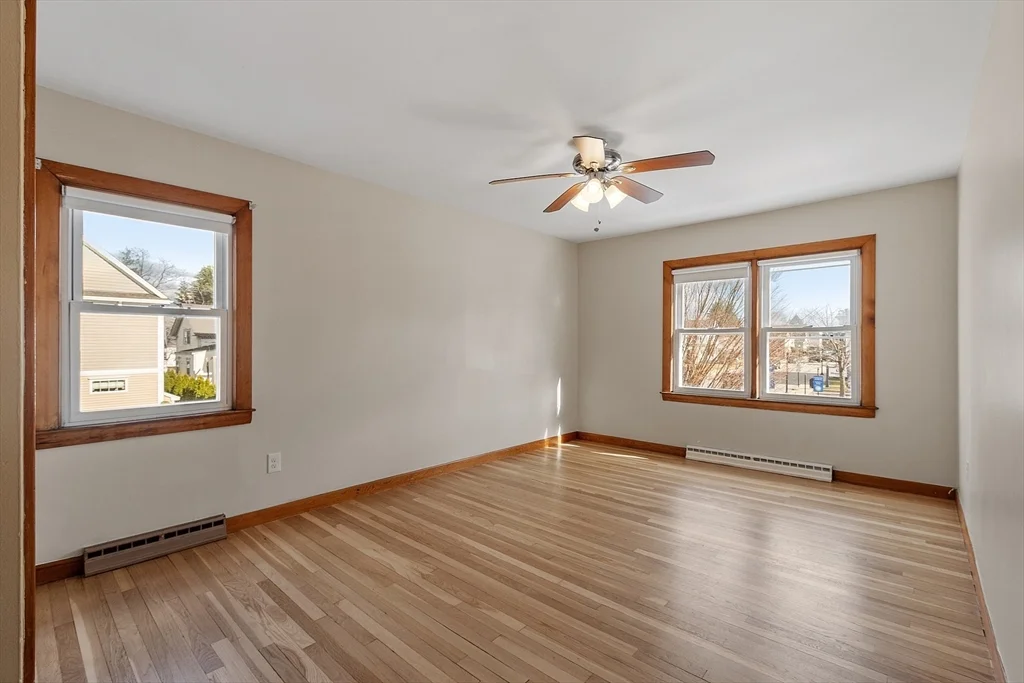 104 N Main St, Mansfield