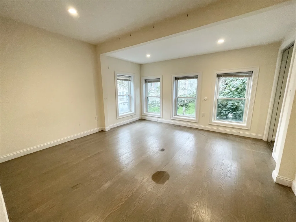 21 Iroquois, Mission Hill