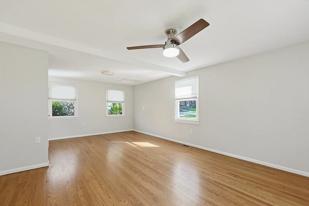 1 West Belcher, Foxboro