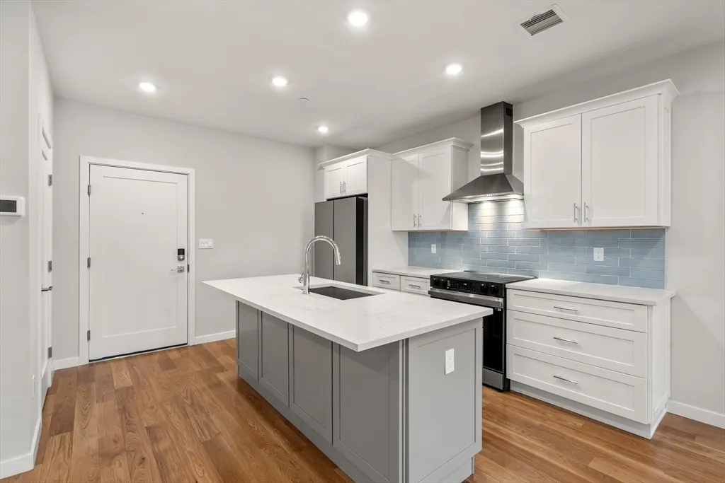 267 Old Colony Ave, South Boston