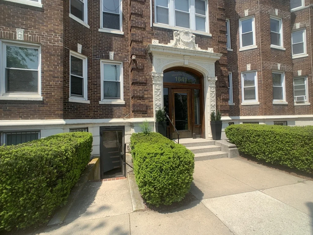 1641 Commonwealth Ave, Brighton