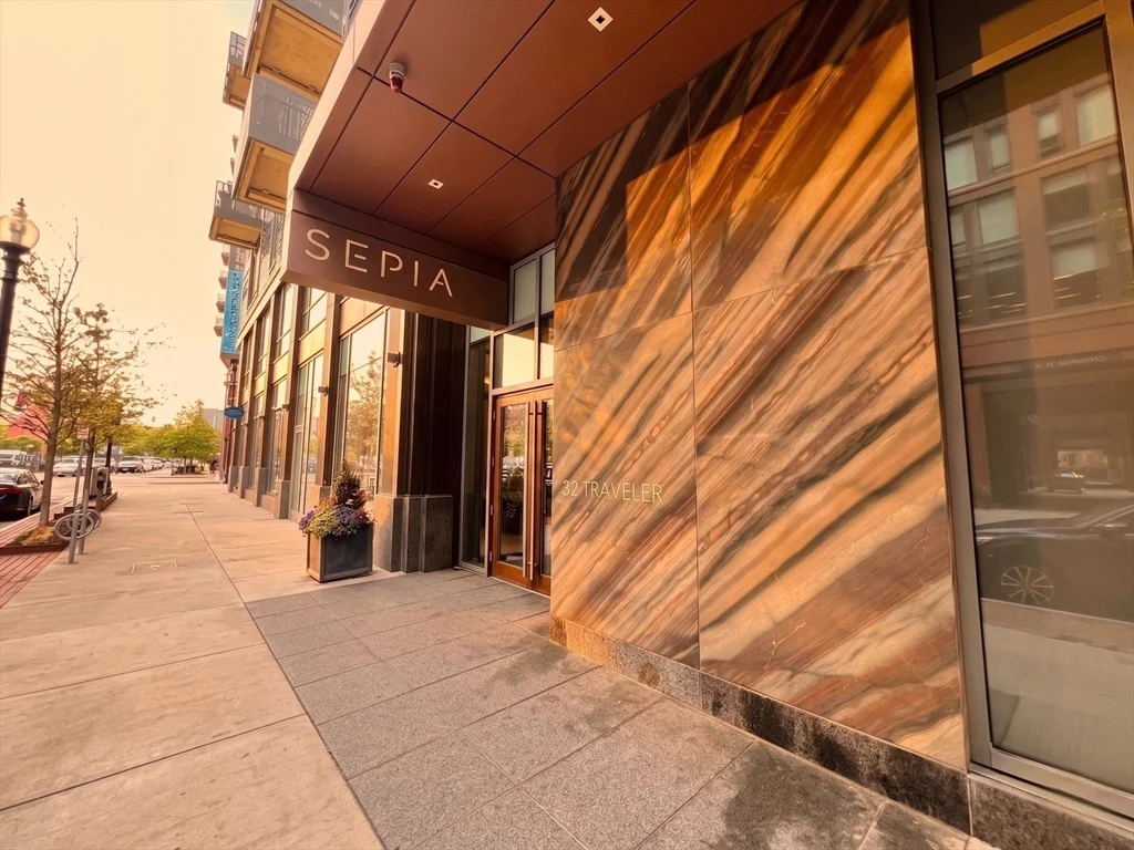 32 Traveler St, South End