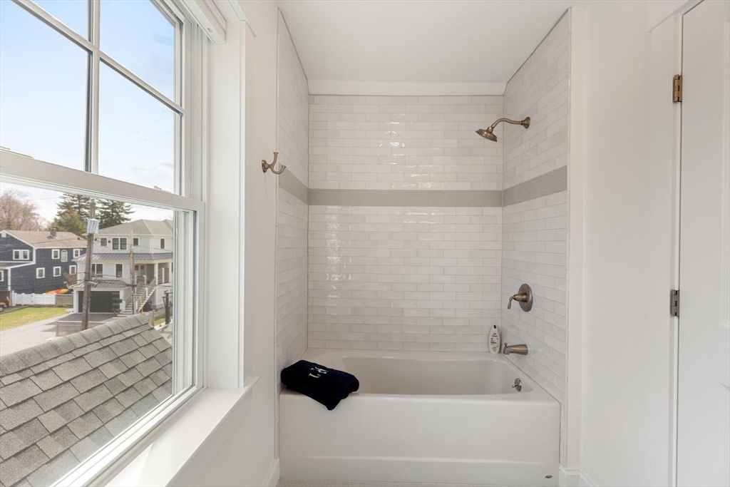 40 Foley Beach Rd, Hingham