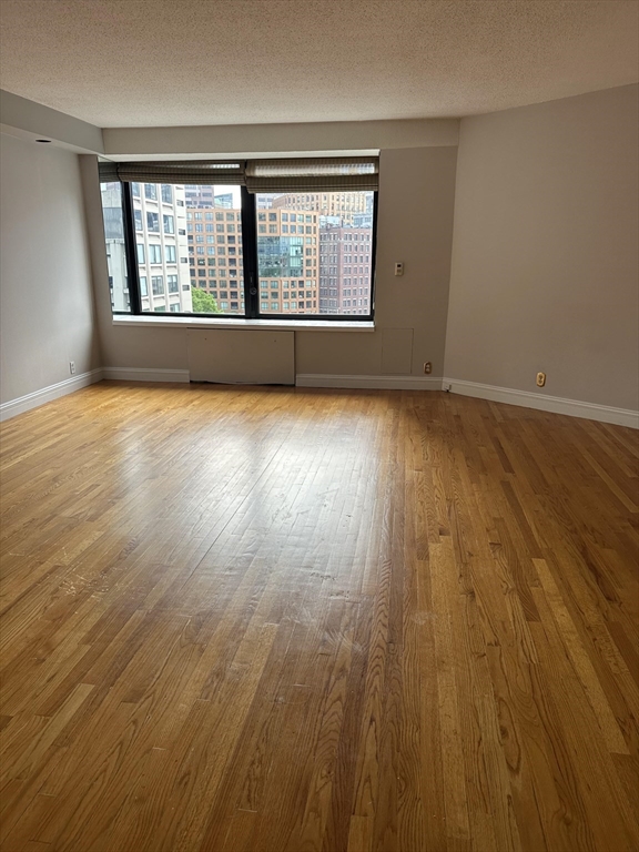 85 E India Row, Waterfront