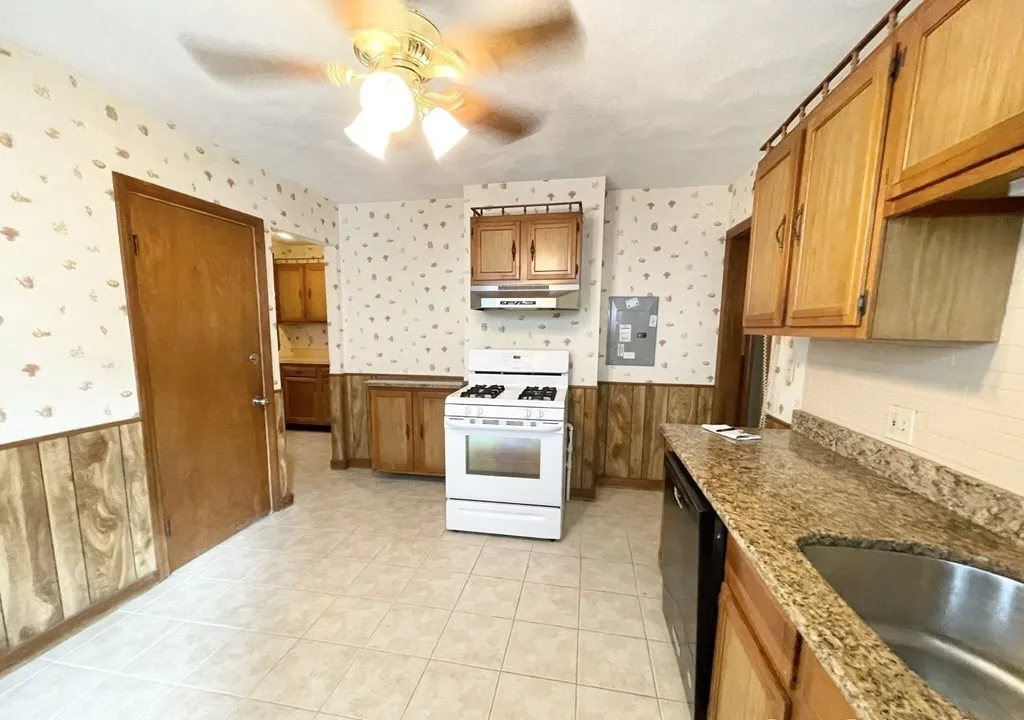 72 Roseclair, Boston