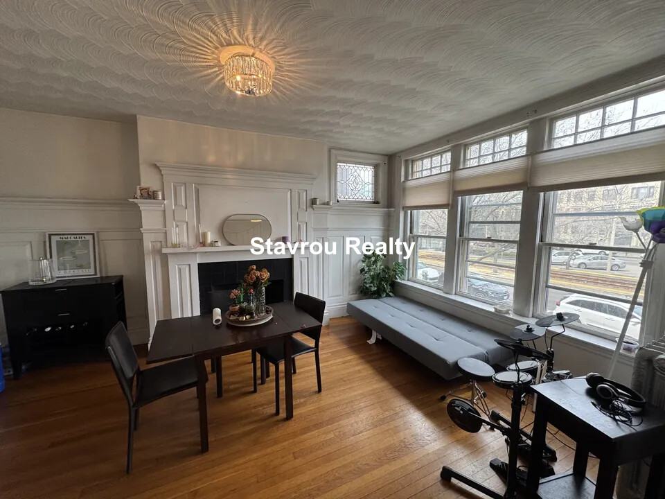 1681 Beacon St, Aspinwall Hill