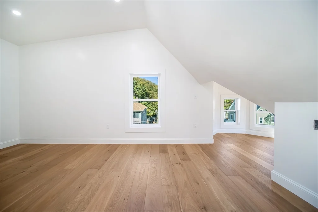 11 Knollin St, Malden