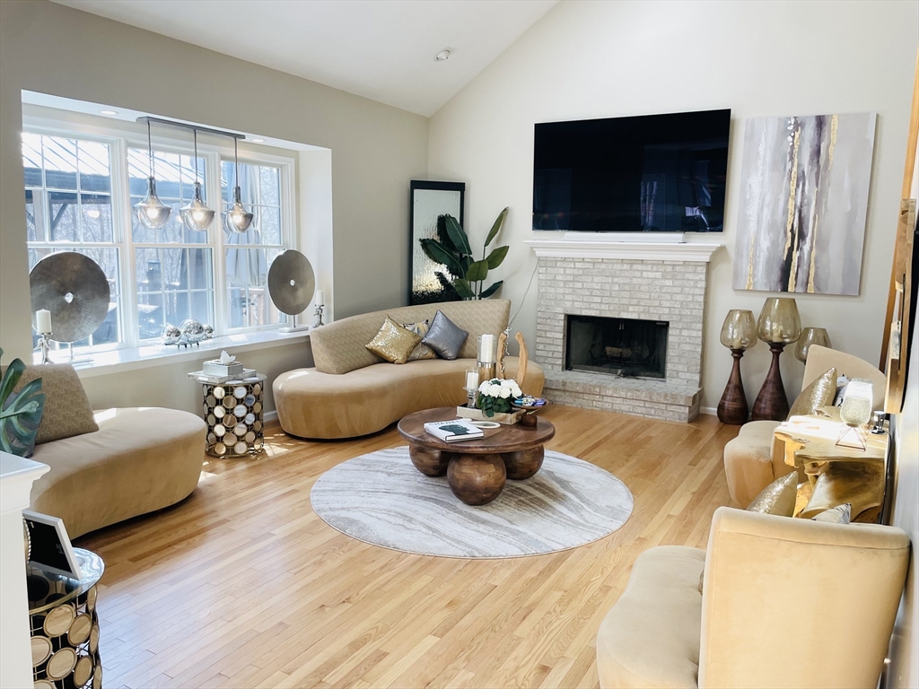 10 Sheryl Dr, Shrewsbury