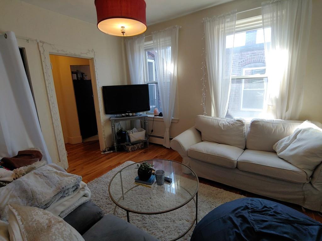 3 bed, 1 bath apartment for rent at 71 Phillips St Unit 4, Beacon Hill — photo 6 of 9