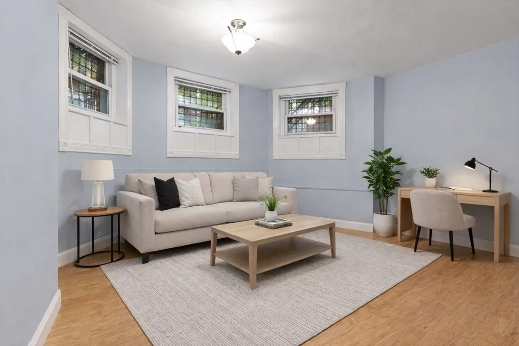 35 Bay State Rd, Back Bay