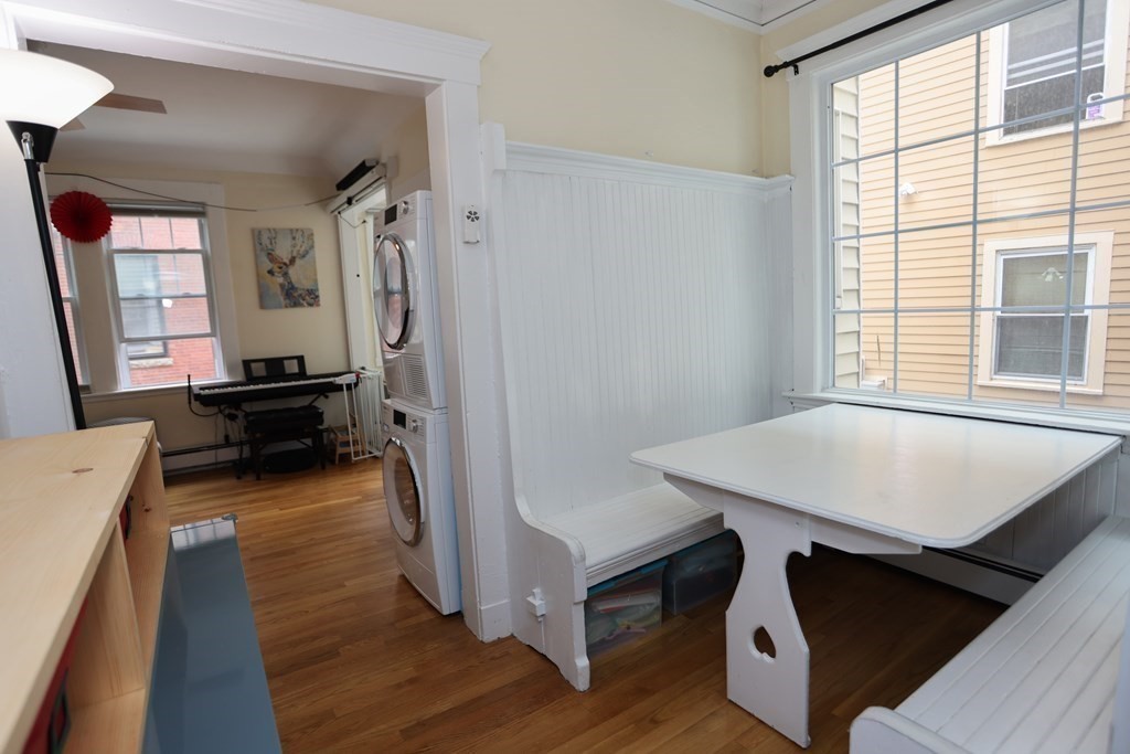 2 Arnold Cir, Mid-Cambridge