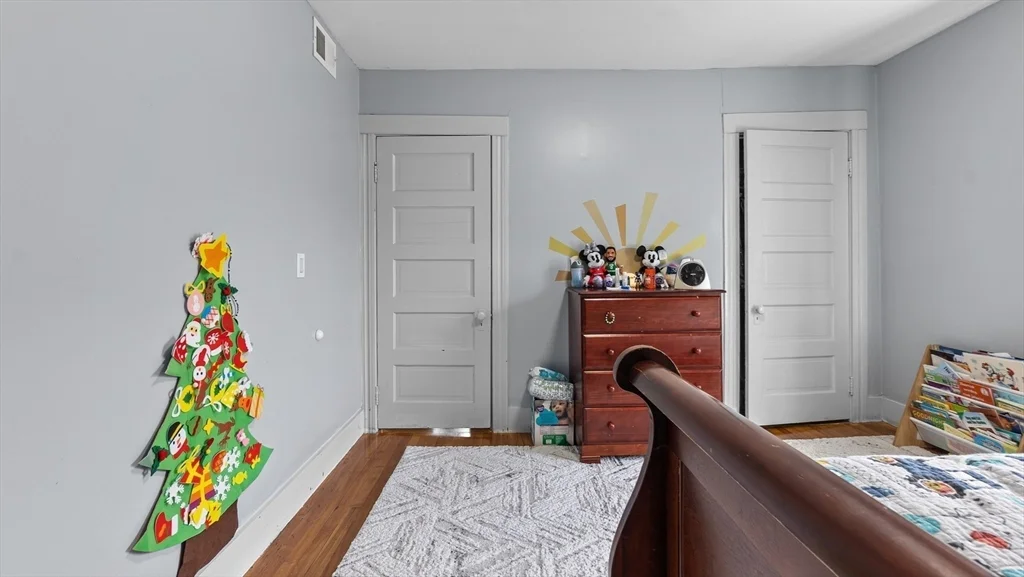 6 Crescent St, Whitinsville