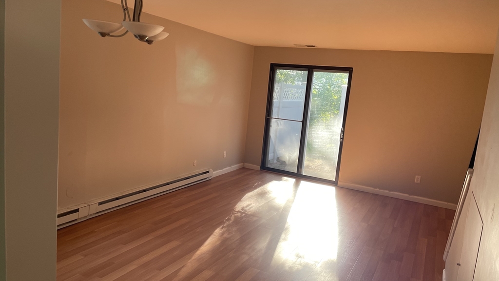 46 Village Hill Ln, Natick