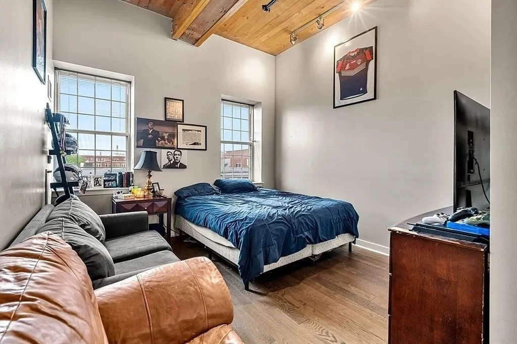 130 John St, Downtown