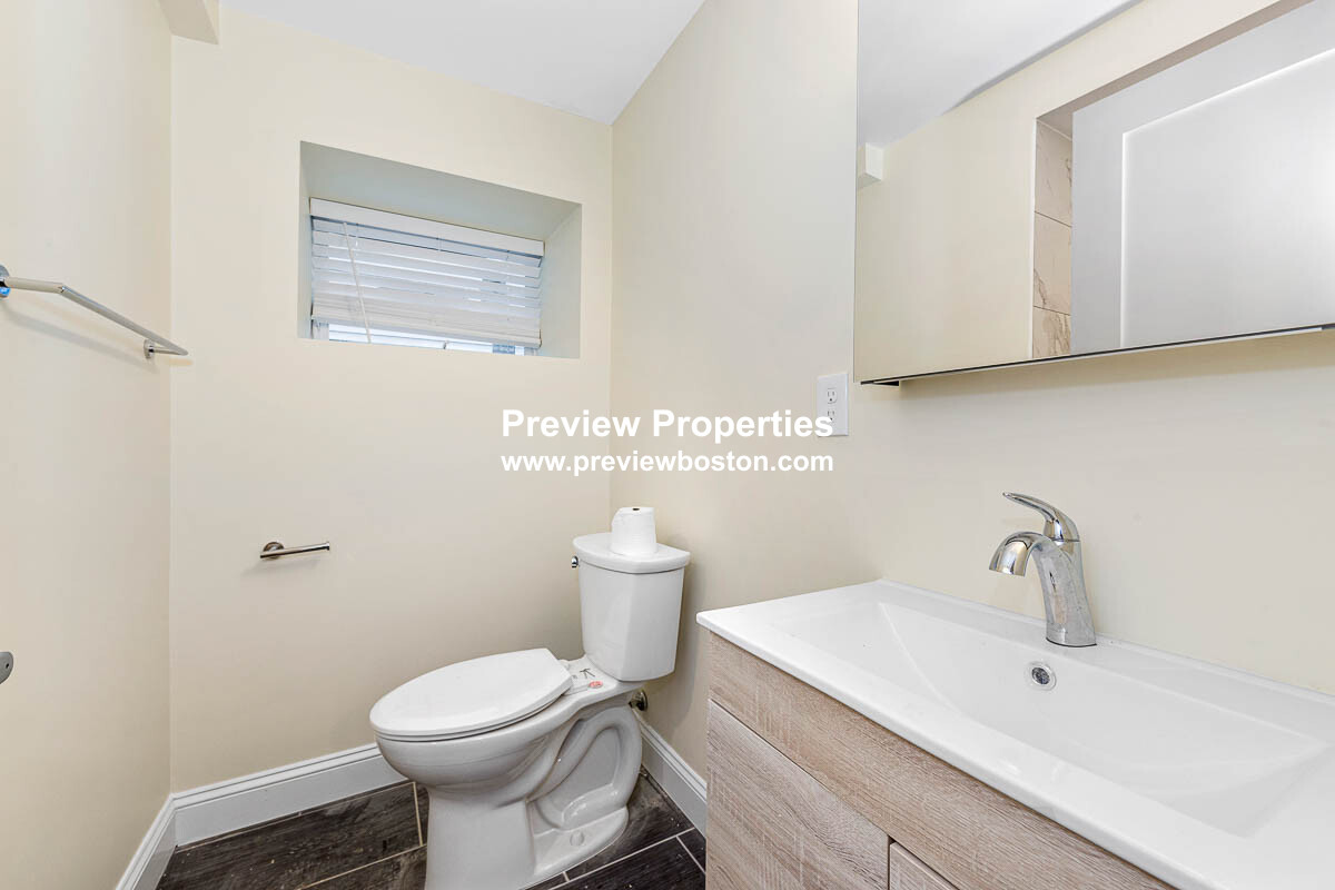 70 Stanley Ave, South Medford