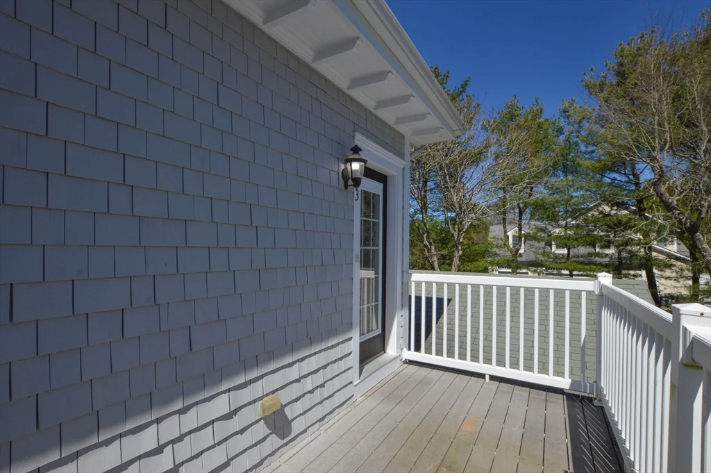 66 Tucker Ln, Dartmouth
