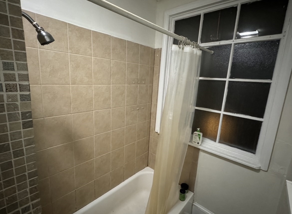 18 Lawn St, Mission Hill