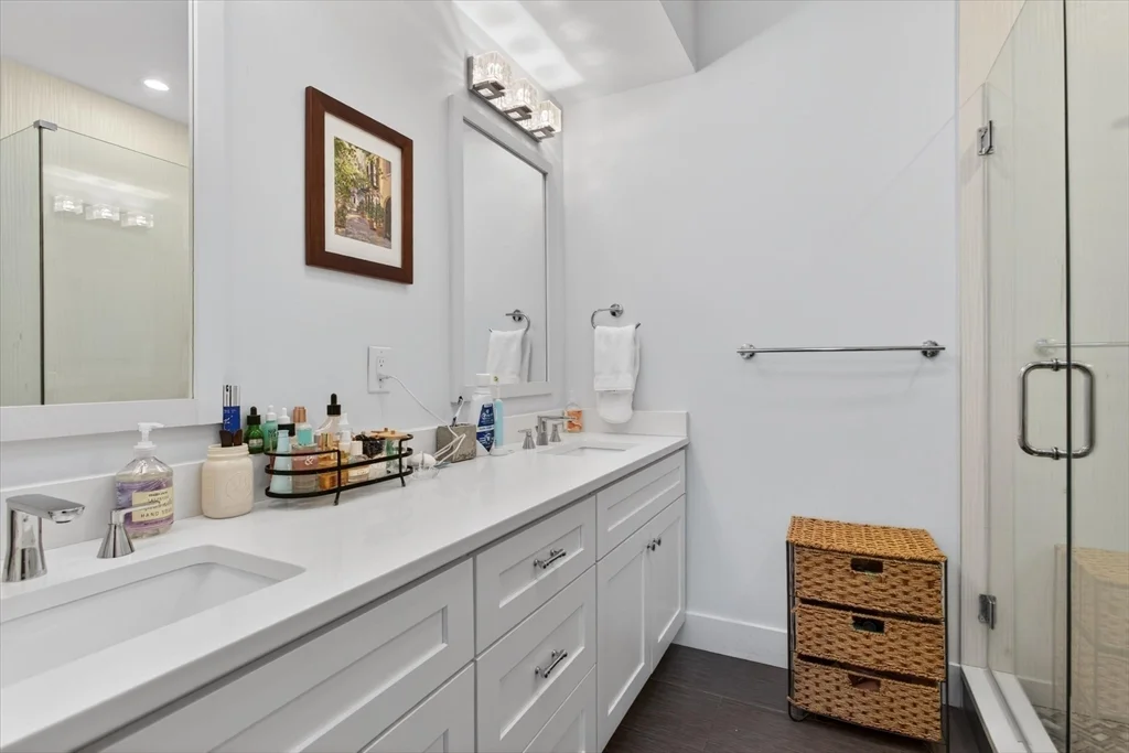15 W Bellflower St, South Boston