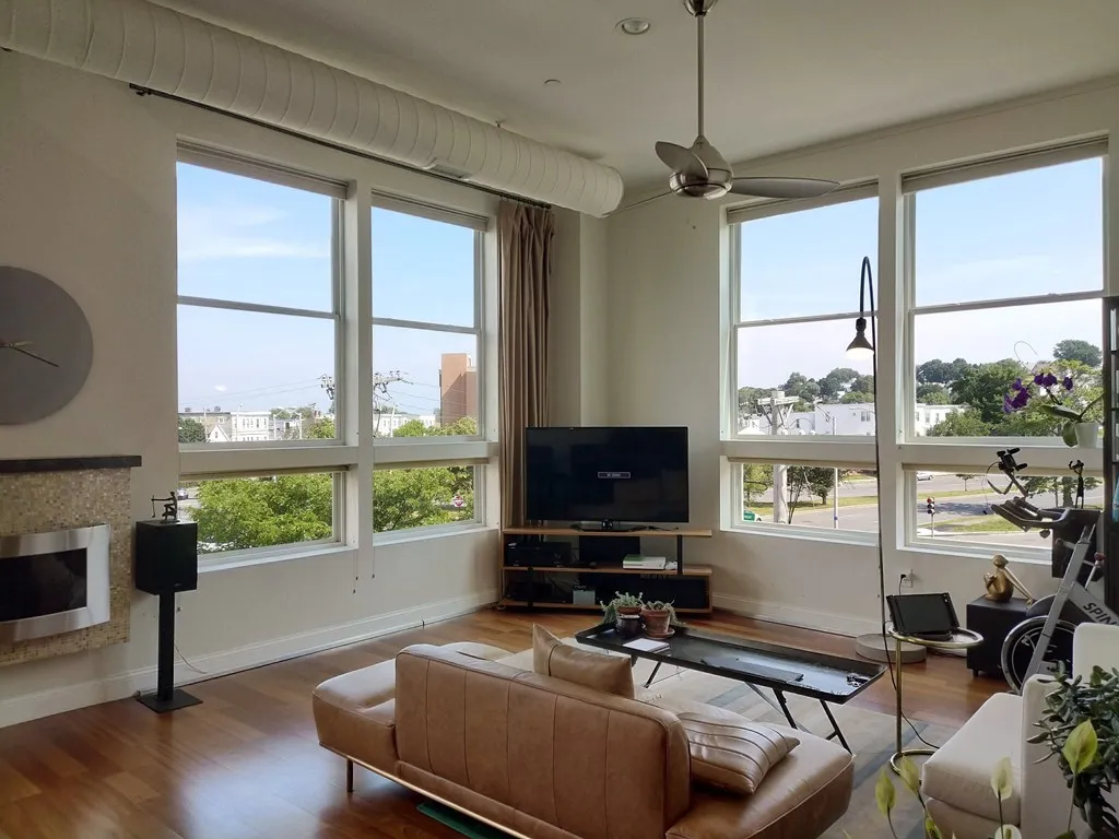 10 Ocean Ave, Revere Beach