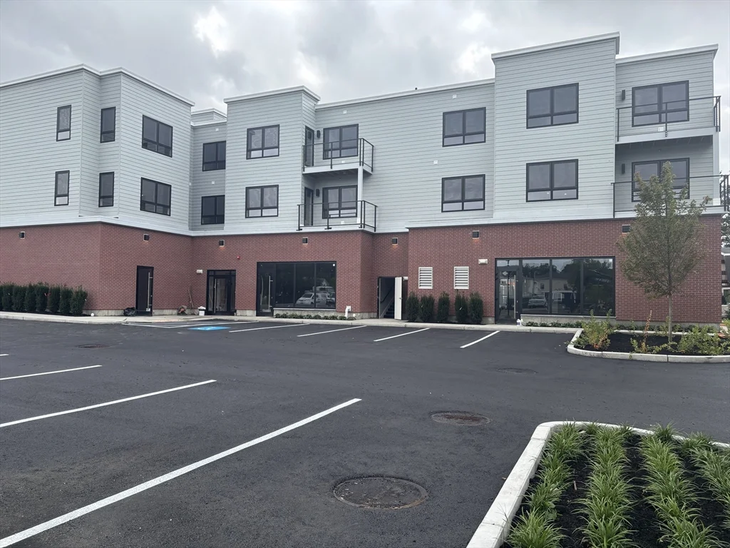 1391 Main St, Walpole