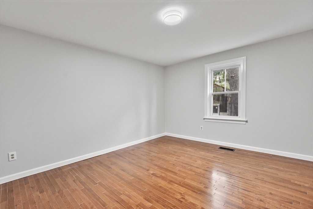 138 Walker Rd, Shirley