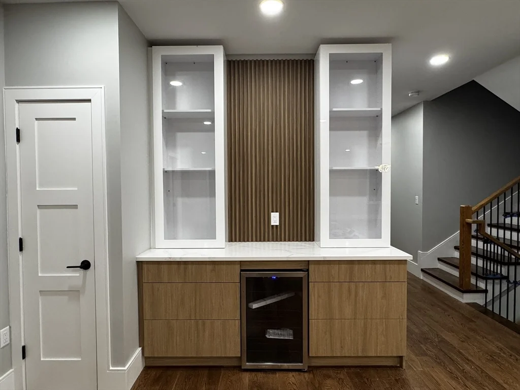 12 Linden St, Natick