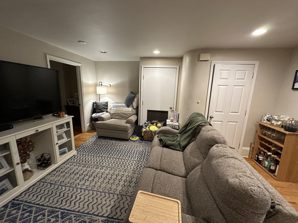 98 Chelsea St, East Boston