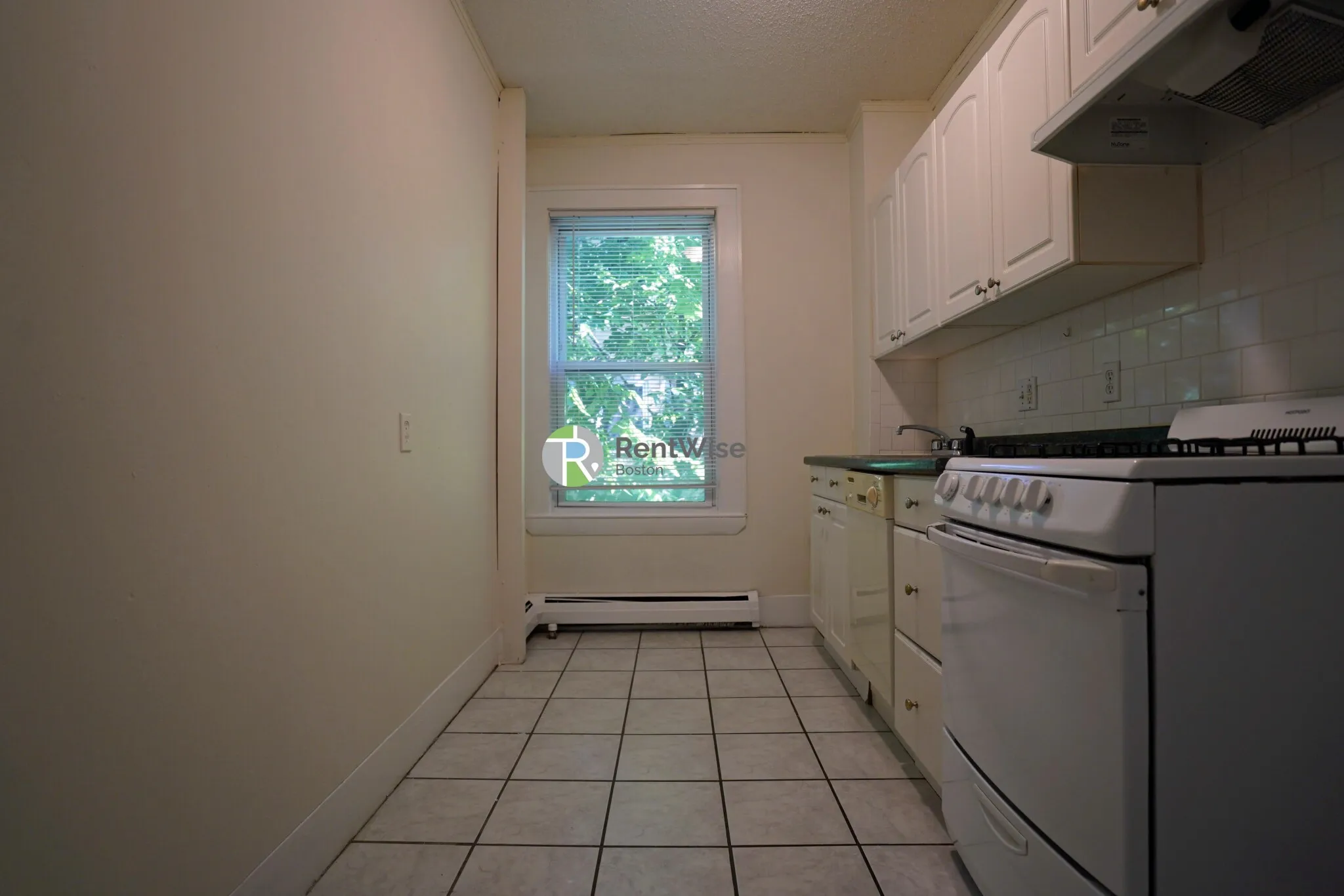 1 Ashford Ct, Allston