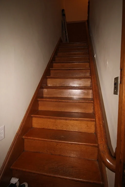 104 Saint James Ave, Holyoke